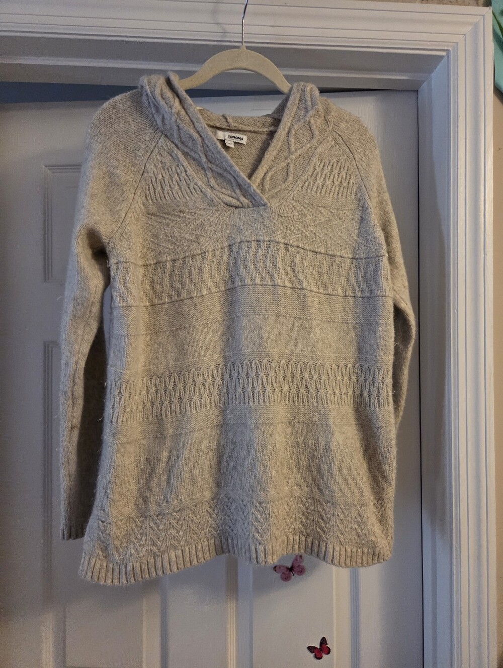 Cream Sonoma sweater with hood small stain & pilling large L